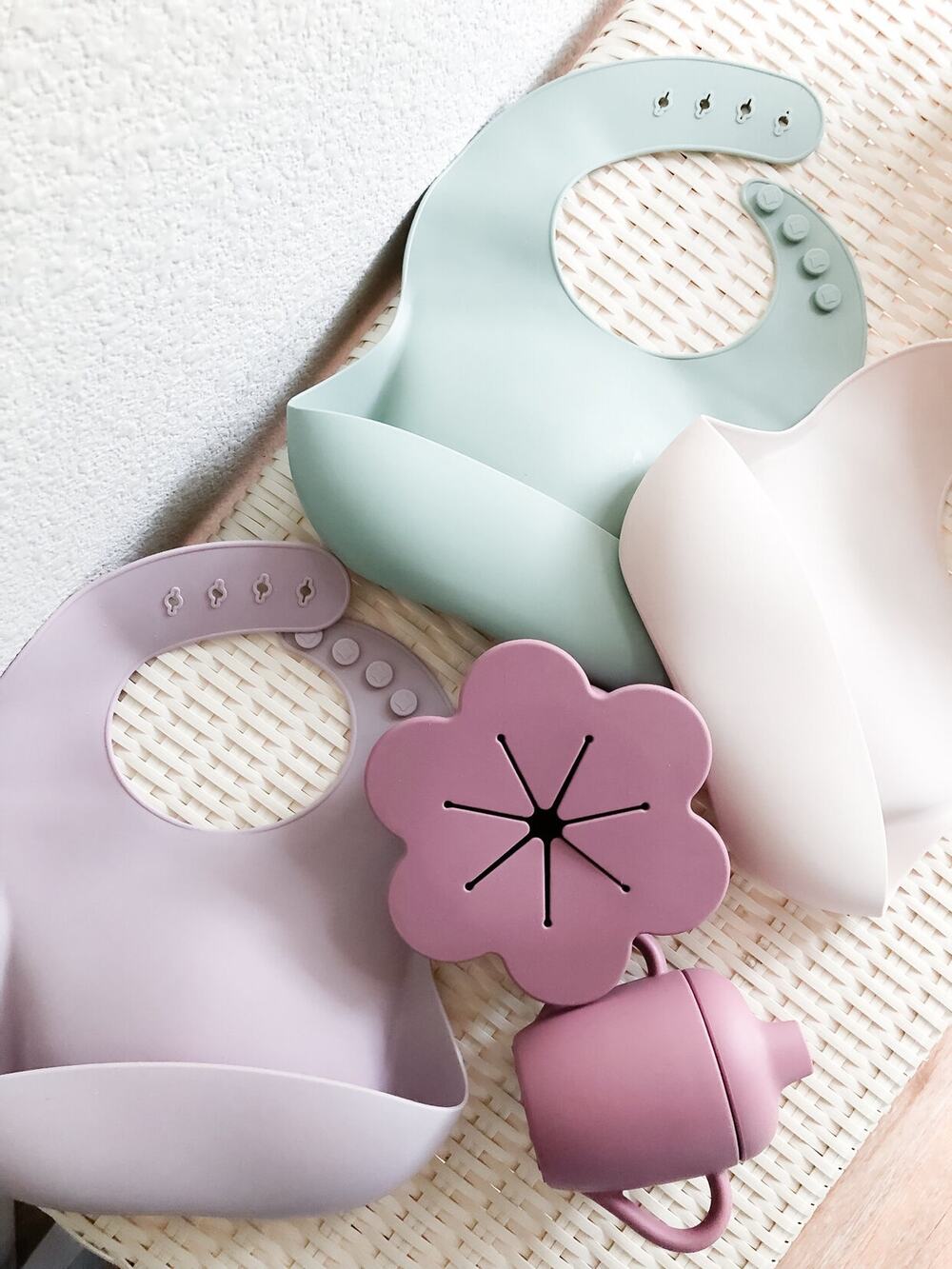 New Jamie Kay Silicone Mealtime Bundle Cup + Flower Snack Bowl + Bibs